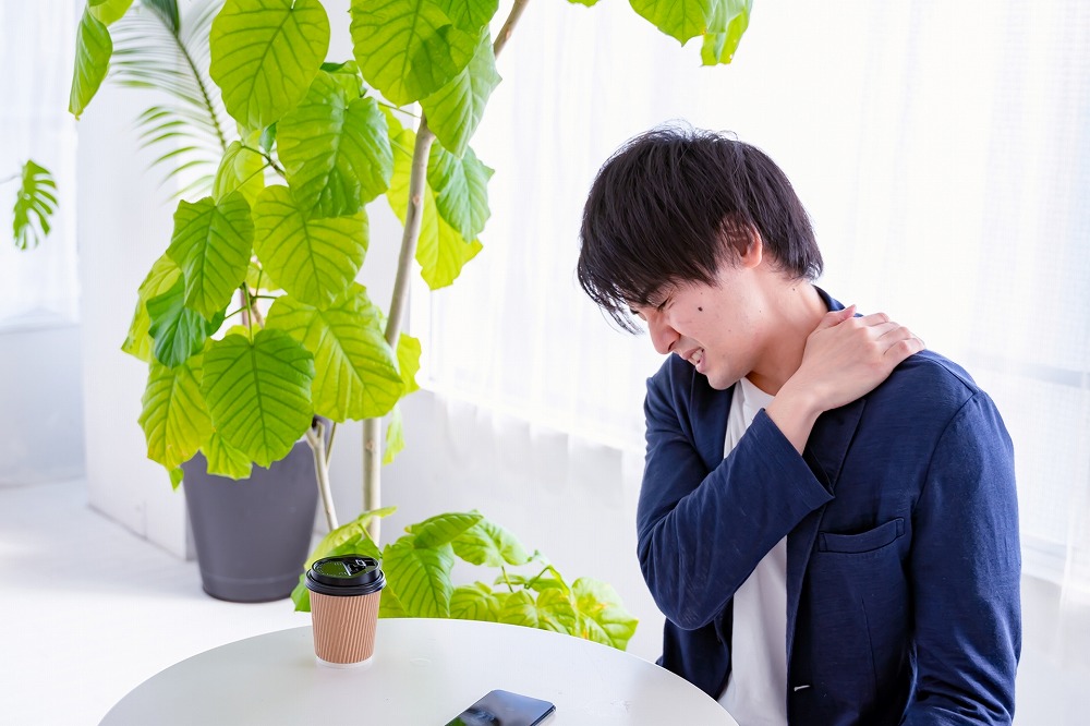 首の痛み・違和感